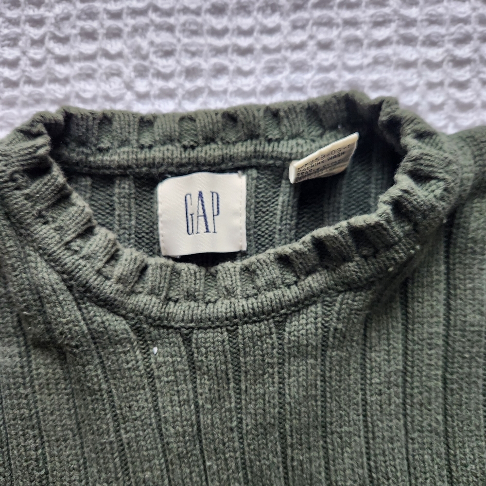 gap green sweater